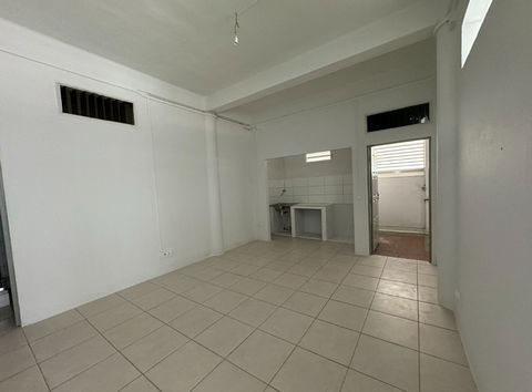 Local d'activit&eacute; Fort De France 24 m2 580 97234 Fort de france