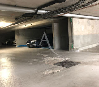 Parking / Garage � louer 
