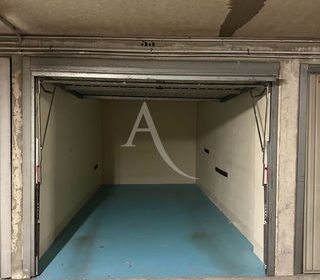  Parking / Garage � louer 