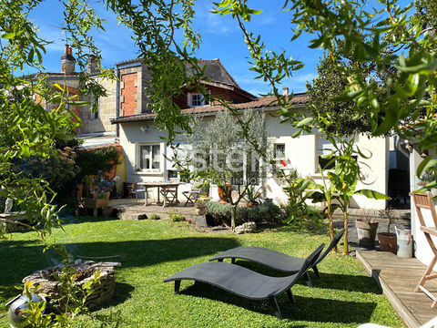  Barri�re Saint-Gen�s.  L'�l�gance d'une �choppe double familiale au charme rare. 5 chambres cave jardin et d�pendance. Maison - 7 pi�ce(s) - 140 m�