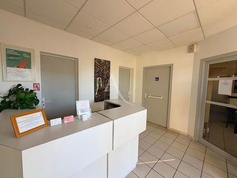 Local commercial - cabinet param&eacute;dical - Saint Medard En Jalles 400 33160 Saint medard en jalles