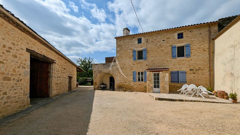   Maison en Pierre et grange de 200m2. Maison - 4 pi�ce(s) - 80 m�