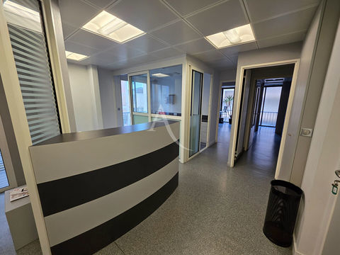 Local dentaire ou param&eacute;dical, centre-ville 139000 40100 Dax