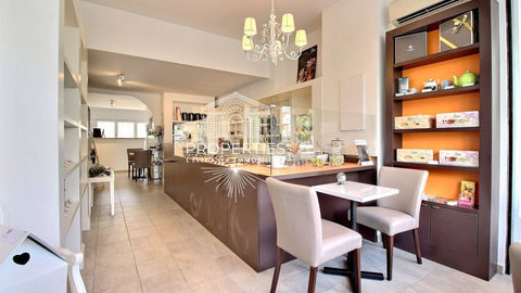LE LAVANDOU  - FONDS DE COMMERCE - CHOCOLATERIE - SALON DE THE - EMPLACEMENT N&deg;1 69000 83980 Le lavandou