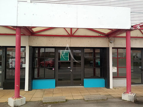CHALLANS, Local commercial de 220 m&sup2; 1533 85300 Challans