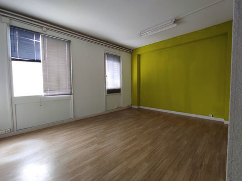 Artigues Pres Bordeaux: A louer bureau N&deg; 16B de 22 m2 320 33370 Artigues pres bordeaux