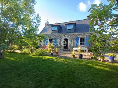   Maison en pierres, � rafraichir � deux pas du centre de ROCHEFORT-EN-TERRE Maison - 5 pi�ce(s) - 101 m�