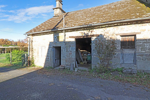   CORREZE  St Augustin. Petite maison en pierre � r�nover avec jardinet de 28m2 Maison - 2 pi�ce(s) - 83 m�