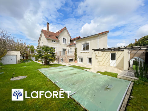   Maison avec piscine et panneaux solaires � vendre � Sainte-Genevi�ve-des-Bois Maison - 7 pi�ce(s) - 160 m�