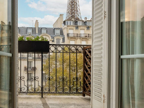   Paris VII�me Face � la Tour Eiffel Appartement - 5 pi�ce(s) - 104 m�