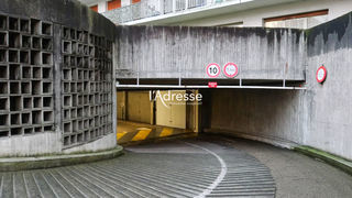  Parking / Garage � louer 