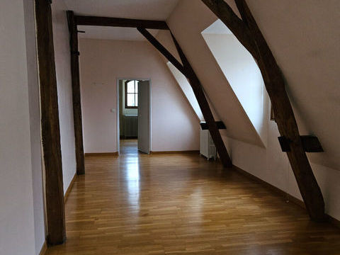   Appartement � louer dans un immeuble avec ascenseur en plein centre de Loches Appartement - 3 pi�ce(s) - 54 m�