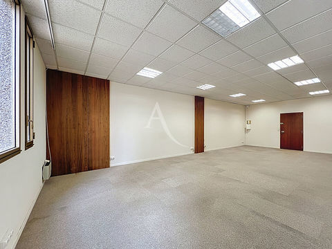 Bureaux Angers 54 m&sup2; Square Lafayette 700 49000 Angers