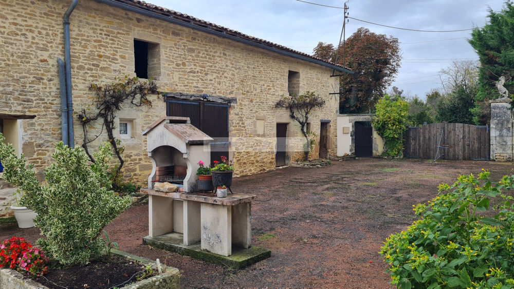 � vendre  Maison Souvign� (16240)