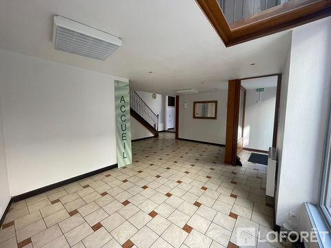 Local commercial Saint Flour 4 pi&egrave;ce(s) 187 m2 85000 15100 Saint flour