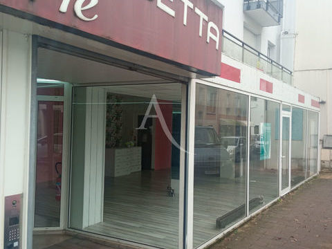 Challans, local commercial Challans de 75 m&sup2; 720 85300 Challans