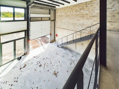 Local d'activit&eacute; Mesigny 150 m2 348400 74330 Mesigny