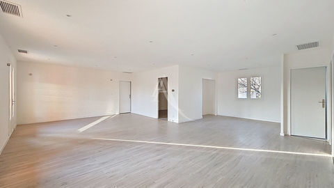 L&eacute;guevin - Maison &agrave; usage professionnel  148m2 395000 31490 Leguevin