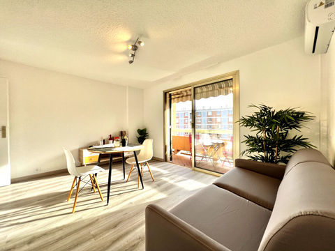   Studio meubl� Parking Balcon Appartement - 1 pi�ce(s) - 25 m�