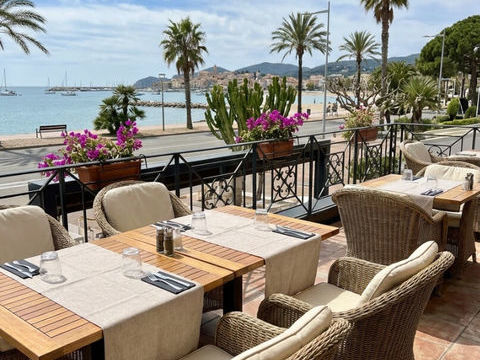 A VENDRE FONDS DE COMMERCE RESTAURANT  FACE A LA MER SUR AXE ULTRA TOURISTIQUE 1011750 06800 Cagnes sur mer