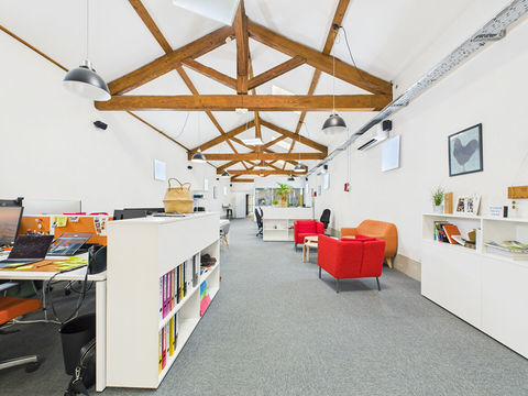 Local commercial Valence 190 m2 2200 26000 Valence