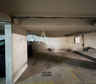  Parking / Garage � louer 