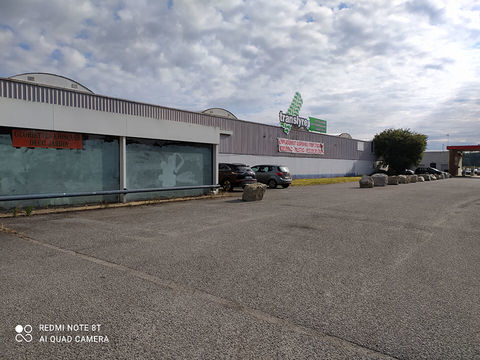 Local commercial  axe N12 96 m2 1217 27130 Verneuil d avre et d iton