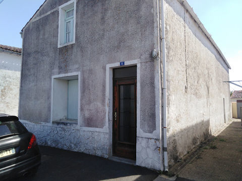   Maison  et  d�pendance  centre bourg de st jean d'angle Maison - 5 pi�ce(s) - 102 m�