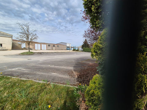 Local Industriel de 2400 m2 sur 12000 m2 de terrain  &agrave; Gevigney et Mercey 480000 70500 Gevigney et mercey