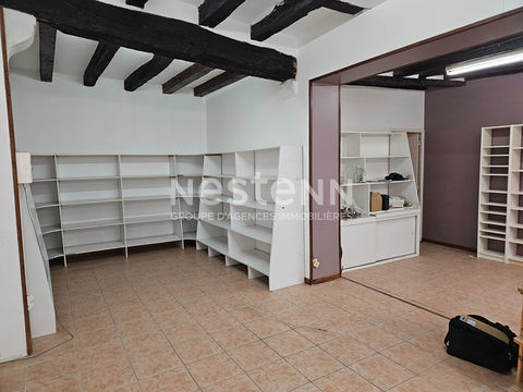 Local commercial &agrave; louer en plein centre de Loches 900 37600 Loches