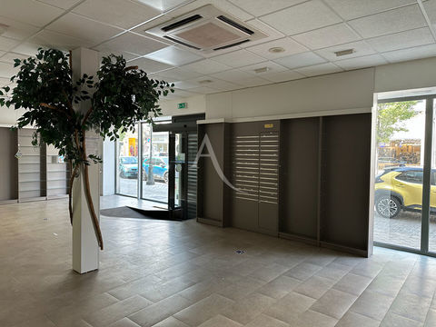 ROCHEFORT- hyper centre ville - local commercial emplacement n&deg;1 1200 17300 Rochefort