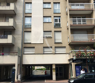  Parking / Garage � louer 