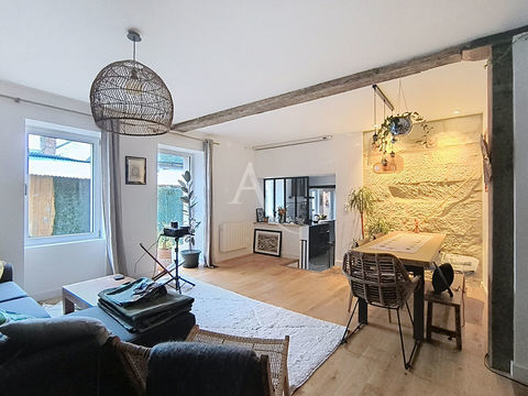   EXCLUSIVIT� Maison de ville pleine de charme r�nov�e � FENEU Maison - 6 pi�ce(s) - 131 m�