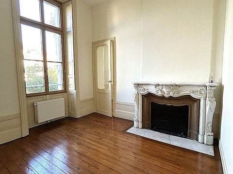   Appartement de standing dans ch�teau r�nov� au coeur de Jonzac Appartement - 2 pi�ce(s) - 55 m�