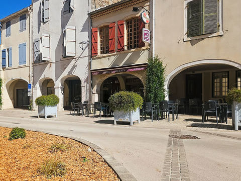 FONDS DE COMMERCE-  BAR - BRASSERIE -H&Ocirc;TEL AVEC LICENCE IV - EMPLACEMENT N&deg;1 AU COEUR DE SAINT-SEVER 156000 40500 Saint sever