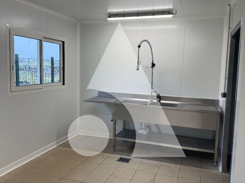 Local commercial HOUEVILLE 96,8 m&sup2; 550 88300 Houeville