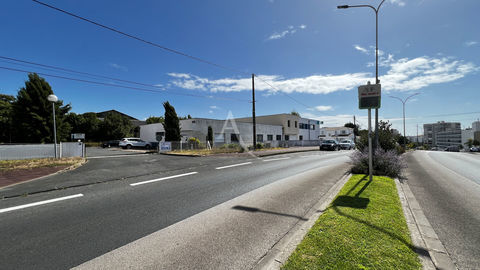 Local commercial Royan 577 m2 avec 29 parkings en plein centre de Royan 13250 17200 Royan