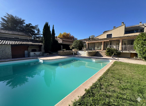   Maison de village de 336m� avec jardin et piscine Maison - 12 pi�ce(s) - 336 m�