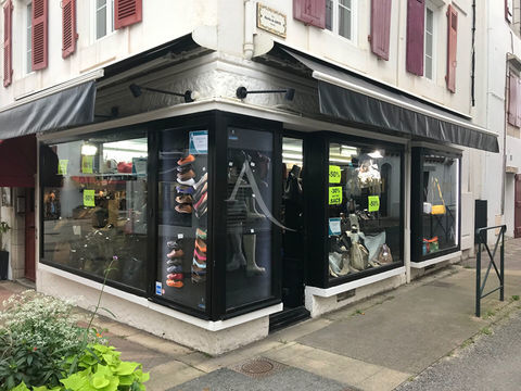 Local Commercial 32 m² Centre ville Saint Jean de Luz 2500 64500 Saint jean de luz