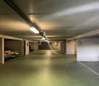  Parking / Garage � louer 
