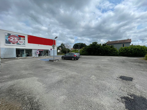 Local commercial Verniolle 800 m2 615000 09340 Verniolle