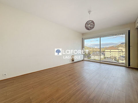   Appartement Espalion 3 pi�ce(s) 70 m2 Appartement - 3 pi�ce(s) - 70 m�