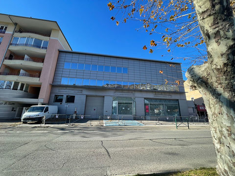 B&acirc;timent &agrave; vendre de 1500 m&sup2; env de surface b&acirc;tie  en centre ville de SISTERON 1299900 04200 Sisteron