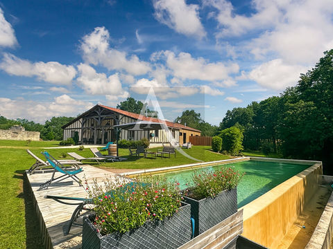   Superbe propri�t�  avec g�te  et 20 hectares Maison - 8 pi�ce(s) - 250 m�