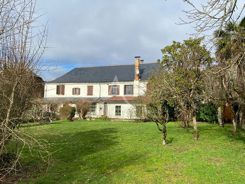   Montirat, maison de type 8 de 285 m� Maison - 8 pi�ce(s) - 284 m�