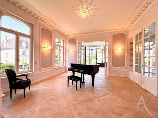  Villa � vendre 15 + pi�ces 900 m�