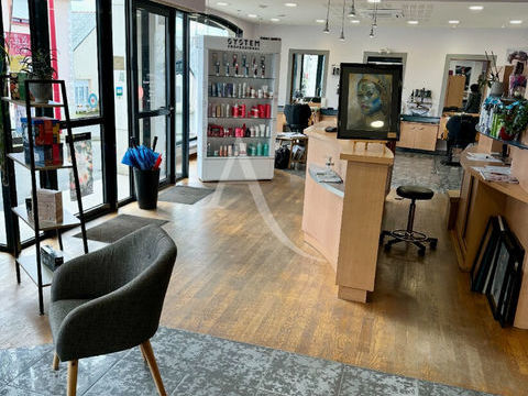 Fonds de commerce 5 pi&egrave;ce(s) 145 m2 80000 49370 Becon les granits