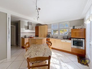  Maison � vendre 6 pi�ces 205 m�