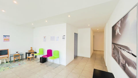 A LOUER LOCAL PROFESSIONNEL DE 65 M2 - LE HAILLAN CENTRE 1290 33185 Le haillan