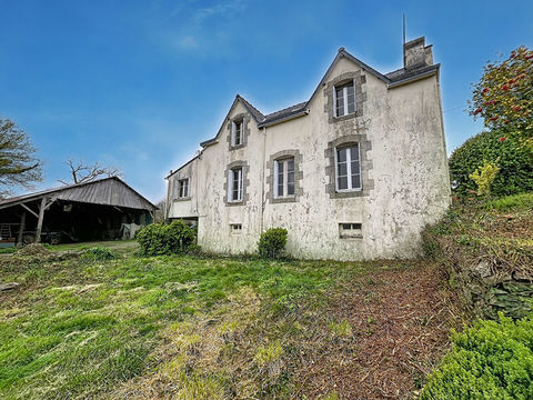  Maison, d�pendances et hangar � Querrien Maison - 7 pi�ce(s) - 135 m�